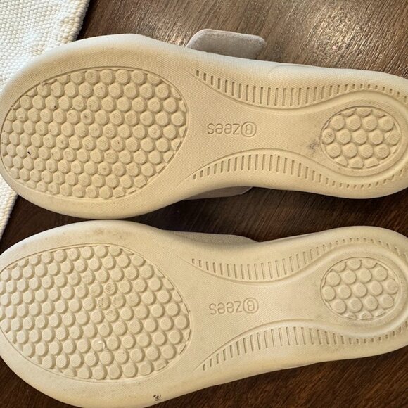 BZees Womans White Sparkle Slide Sandals Size 7 - Picture 8 of 8